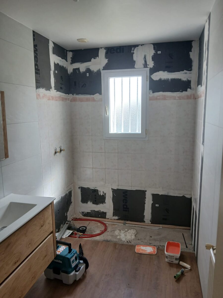 Réseaux plomberie en salle de bain