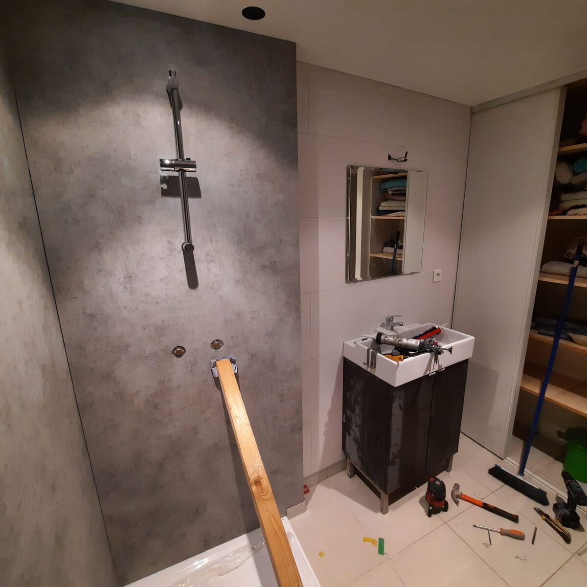 Aménagement de salle de bain en cours